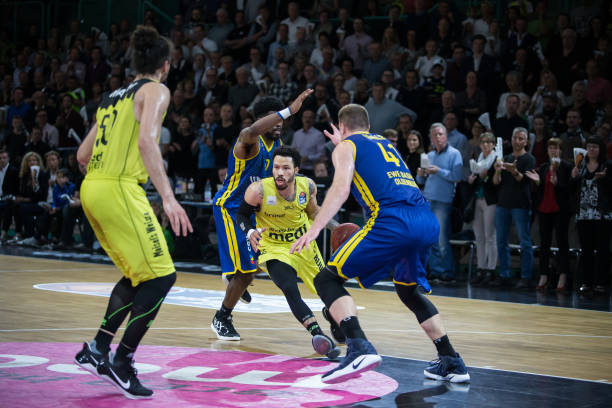 战术的较量 战术的较量